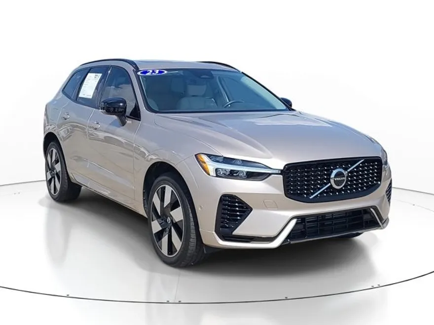 2023 Volvo XC60 Recharge Hybrid T8 eAWD Plus photo 1