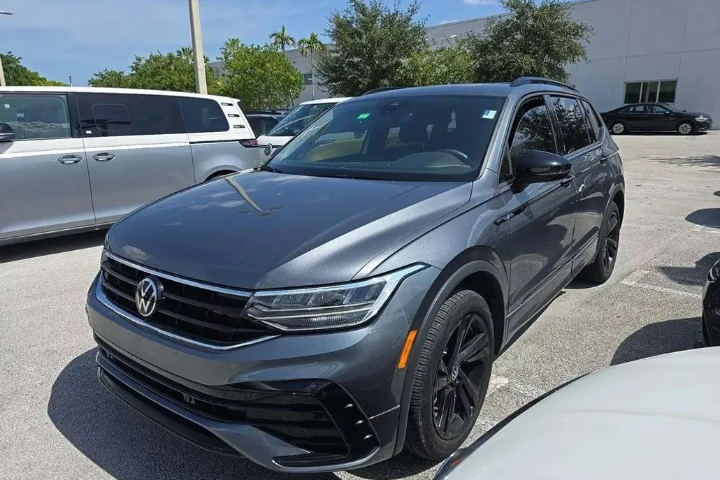 2023 Volkswagen Tiguan SE R-Line Black photo 1