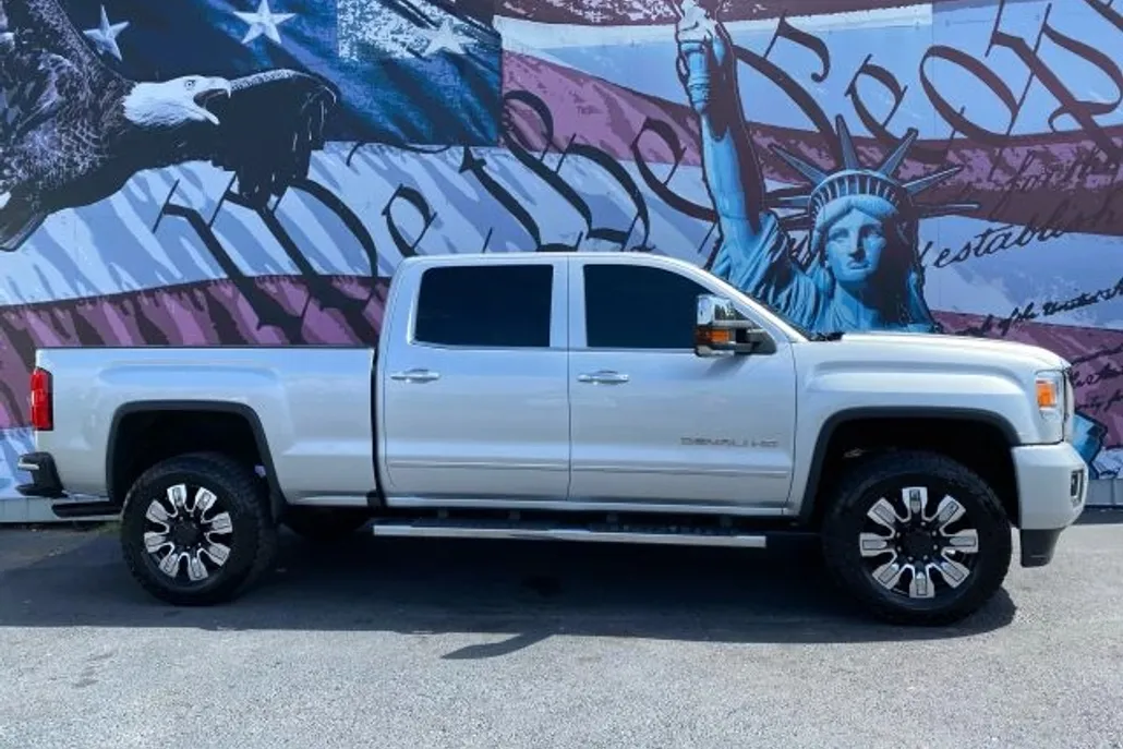 2018 Gmc Sierra 2500 HD Denali photo 1