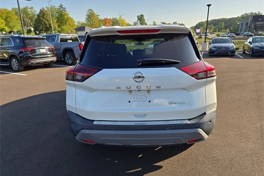 2021 Nissan Rogue SV photo 1