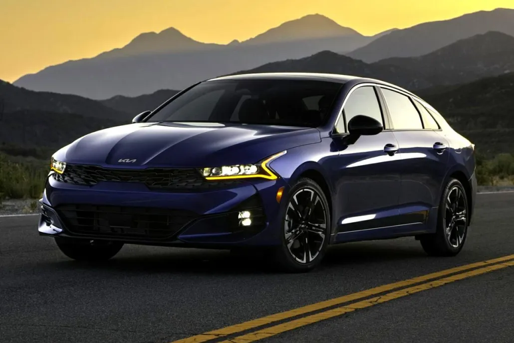 2022 Kia K5 GT-Line photo 1