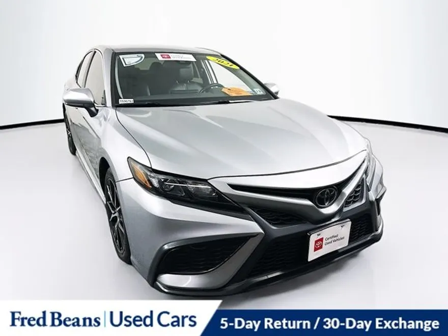 2021 Toyota Camry SE photo 1