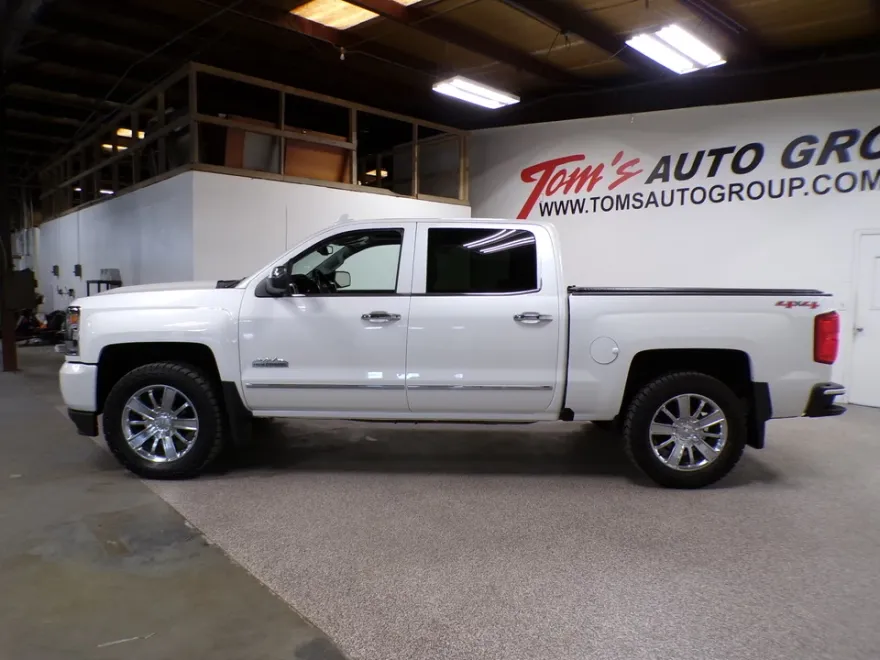2017 Chevrolet Silverado 1500 High Country photo 1