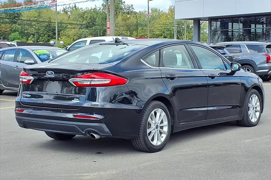 2020 Ford Fusion SE photo 1