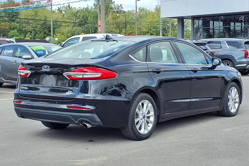 2020 Ford Fusion SE photo 1