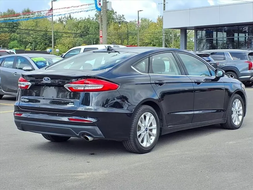 2020 Ford Fusion SE photo 1