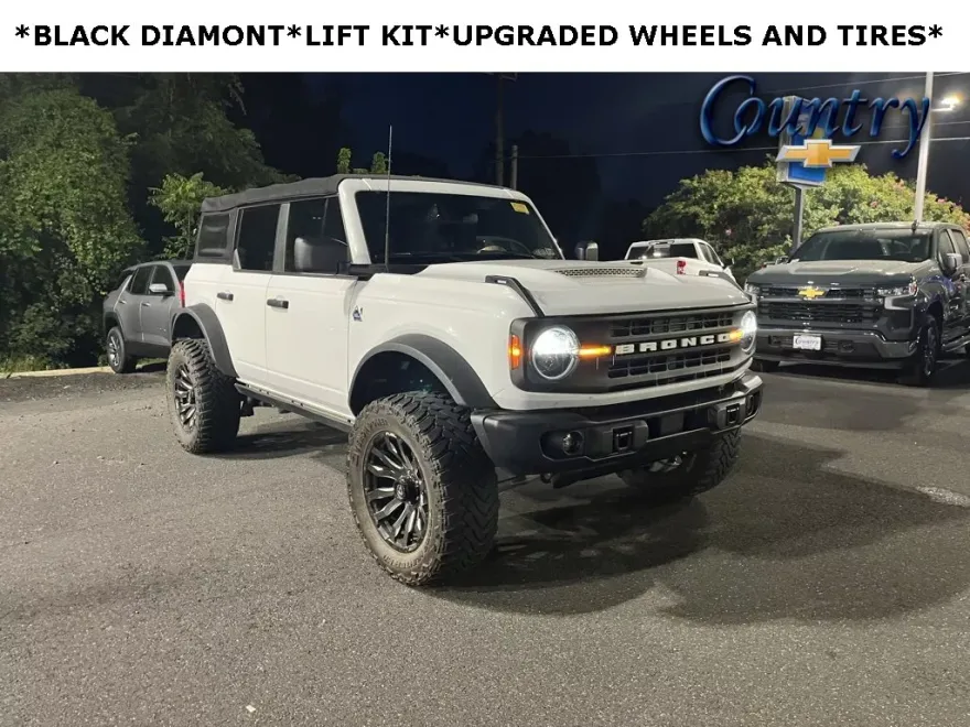 2022 Ford Bronco Base photo 1