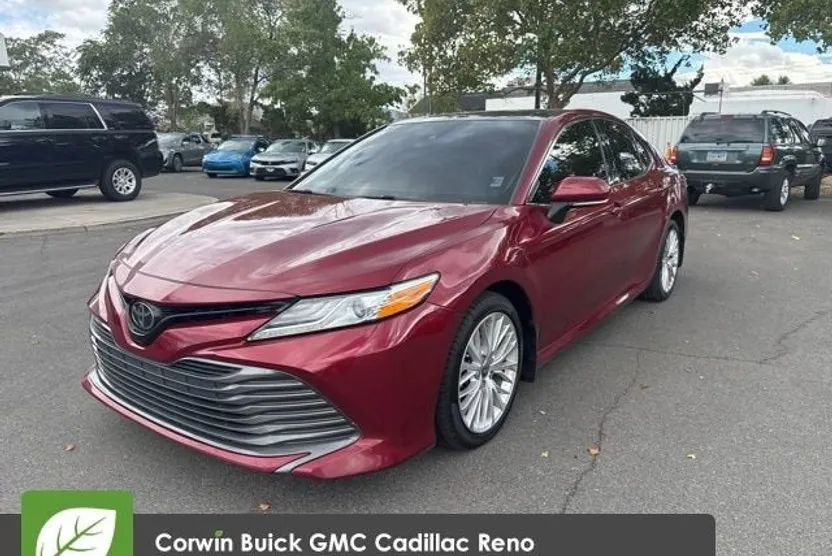 2020 Toyota Camry XLE photo 1