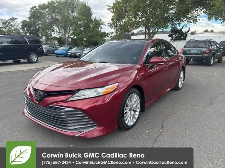 2020 Toyota Camry XLE photo 1