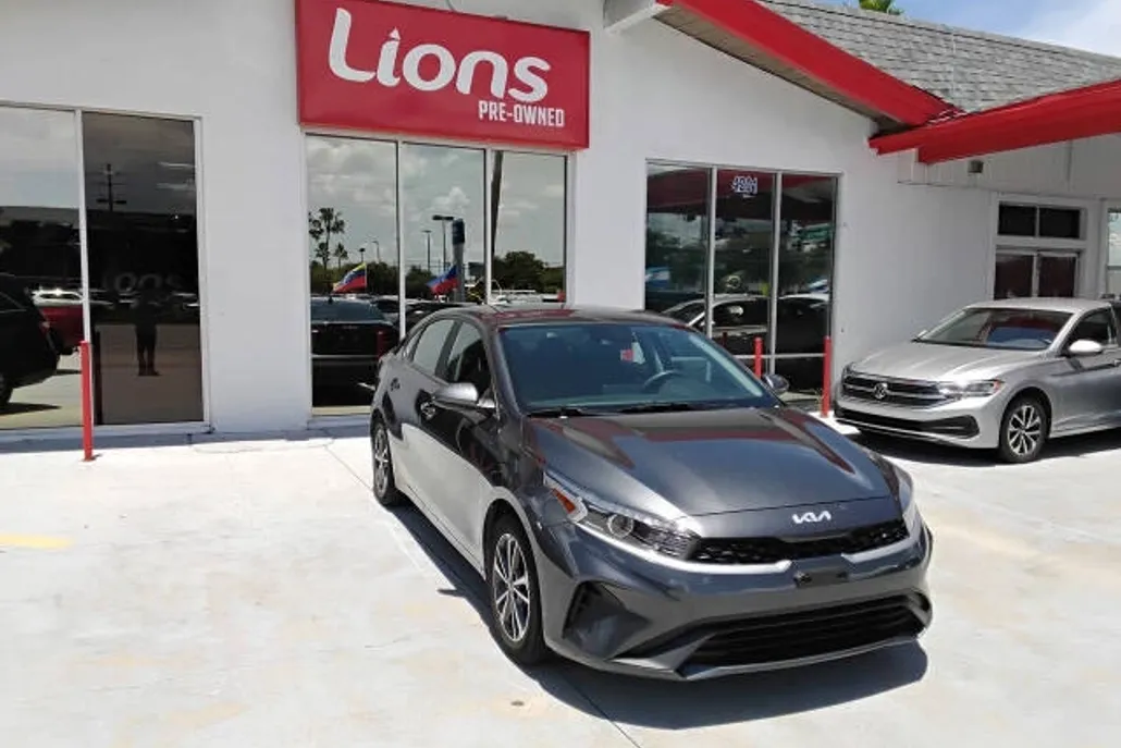 2022 Kia Forte LXS photo 1