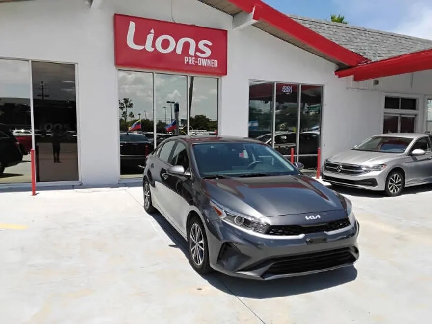 2022 Kia Forte LXS photo 1