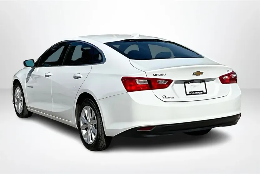 2023 Chevrolet Malibu 1LT photo 1