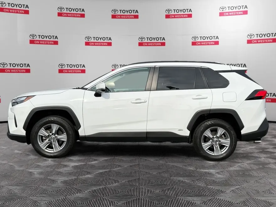 2022 Toyota RAV4 Hybrid XLE photo 1