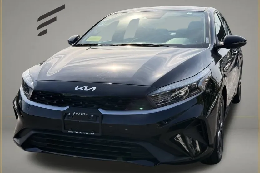 2023 Kia Forte LXS photo 1