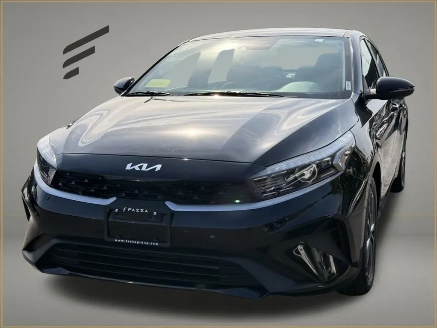 2023 Kia Forte LXS photo 1