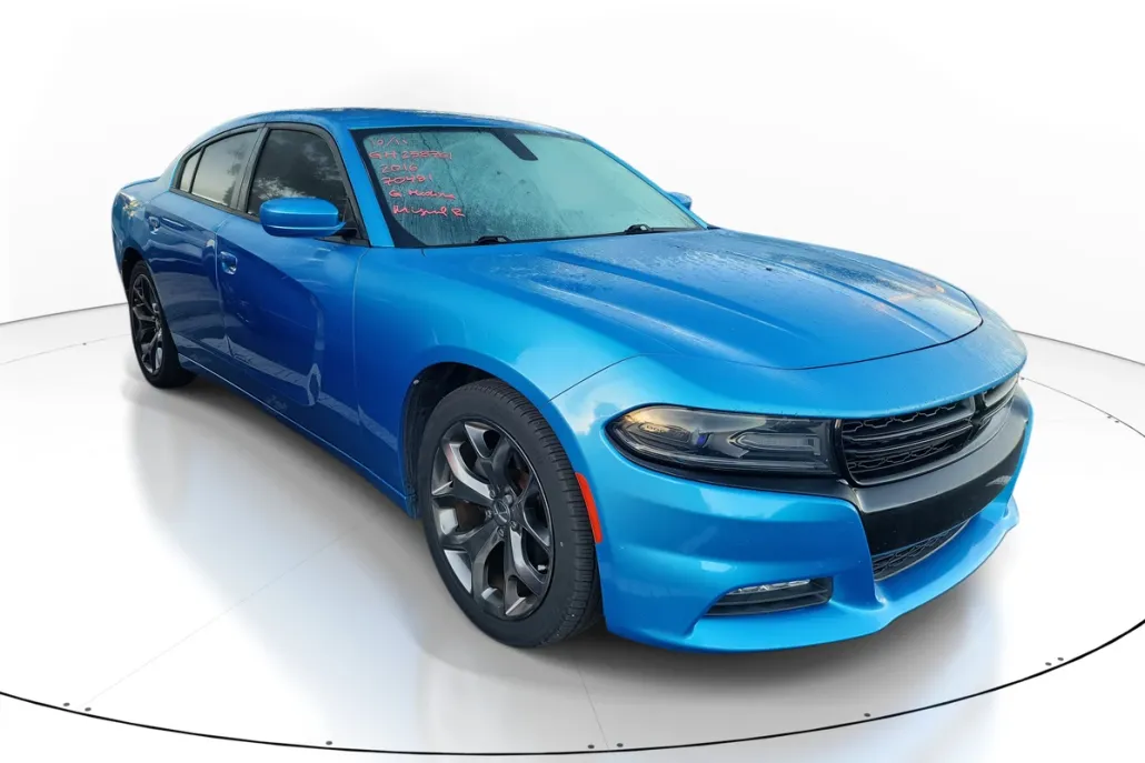 2016 Dodge Charger SXT photo 1