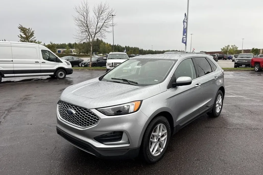 2024 Ford Edge SEL photo 1