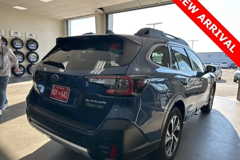 2022 Subaru Outback Limited photo 1