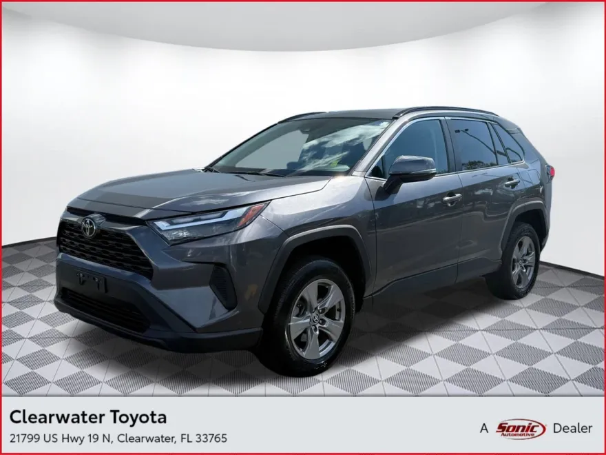 2024 Toyota RAV4 XLE photo 1