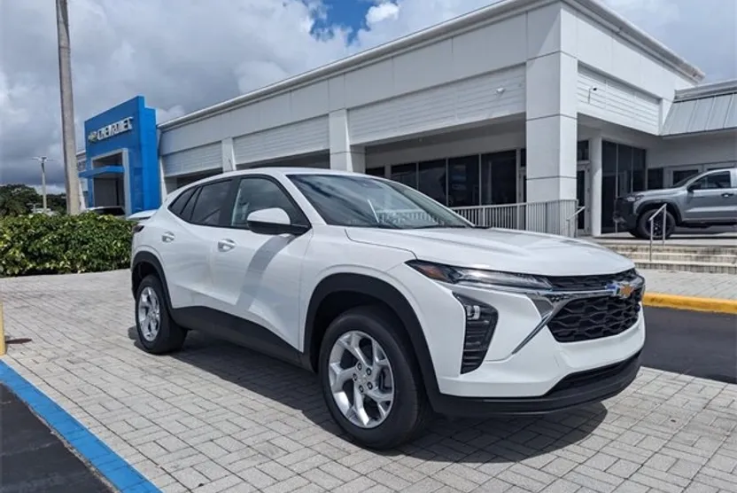 2026 Chevrolet Trax LS photo 1