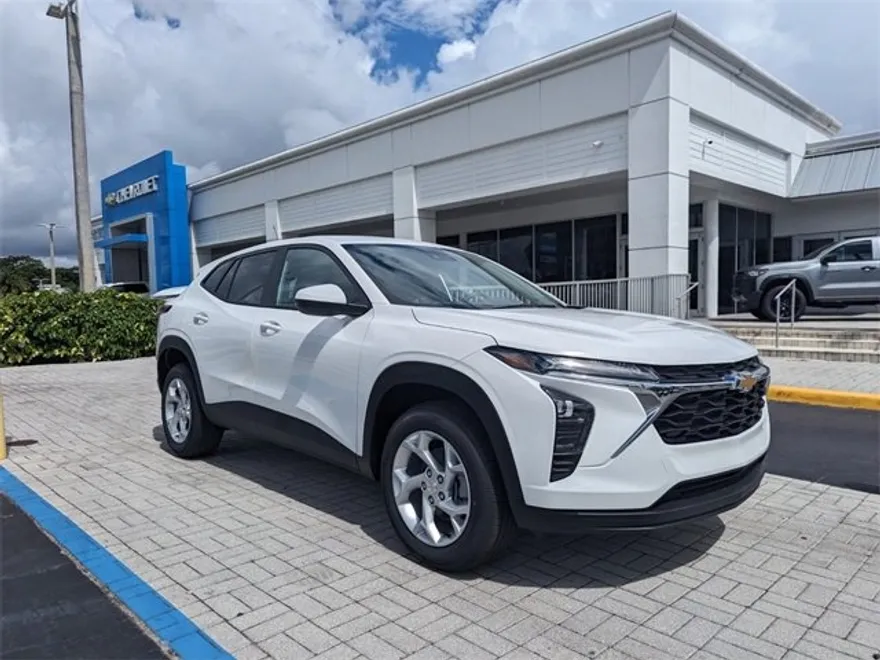 2026 Chevrolet Trax LS photo 1