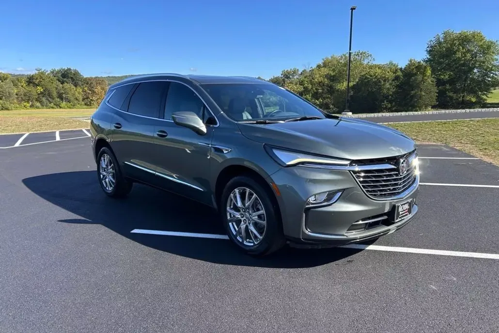2023 Buick Enclave Essence photo 1
