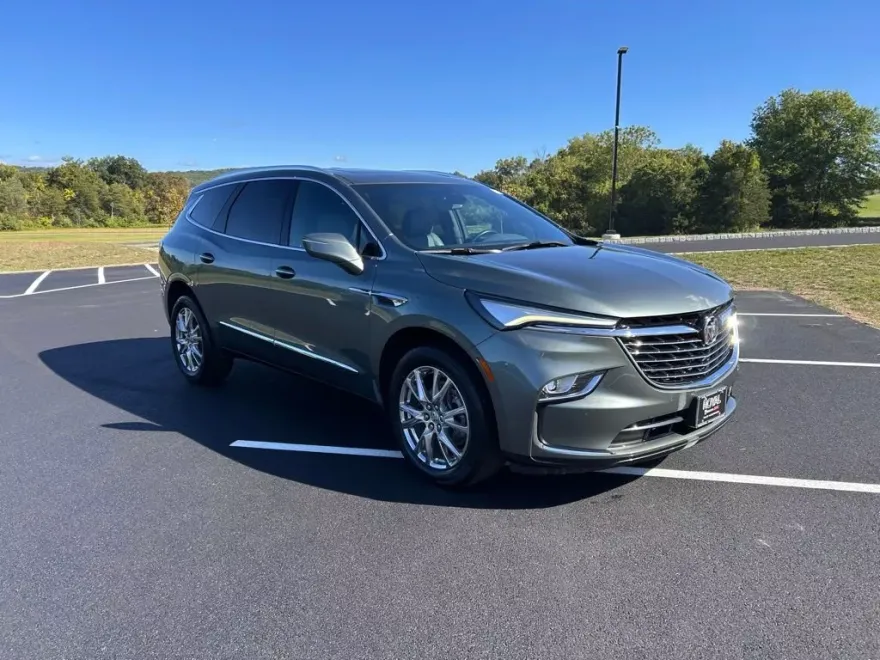 2023 Buick Enclave Essence photo 1
