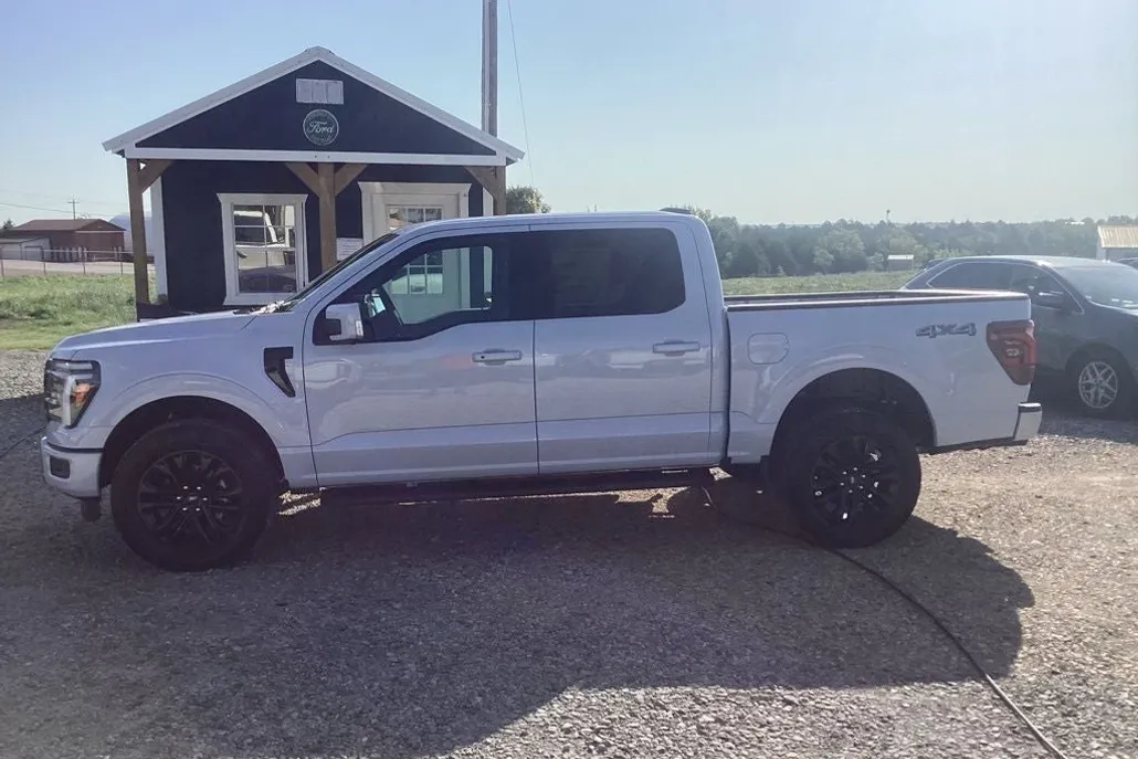 2025 Ford F-150 Lariat photo 1