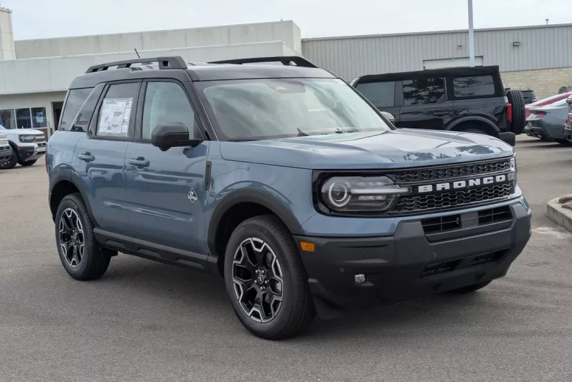 2025 Ford Bronco Sport Outer Banks photo 1