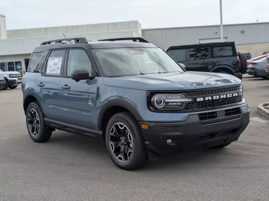 2025 Ford Bronco Sport Outer Banks photo 1