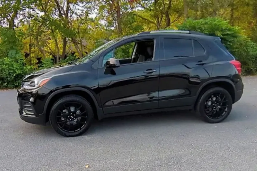 2022 Chevrolet Trax LT photo 1