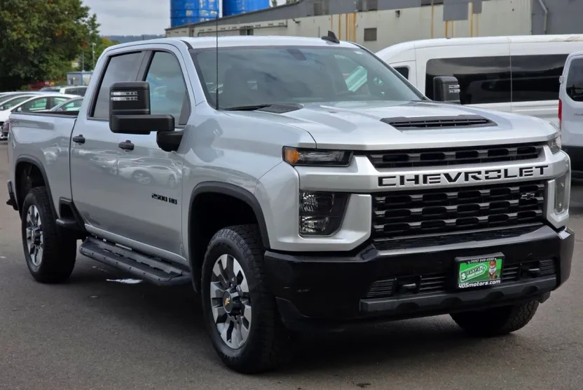 2021 Chevrolet Silverado Custom photo 1
