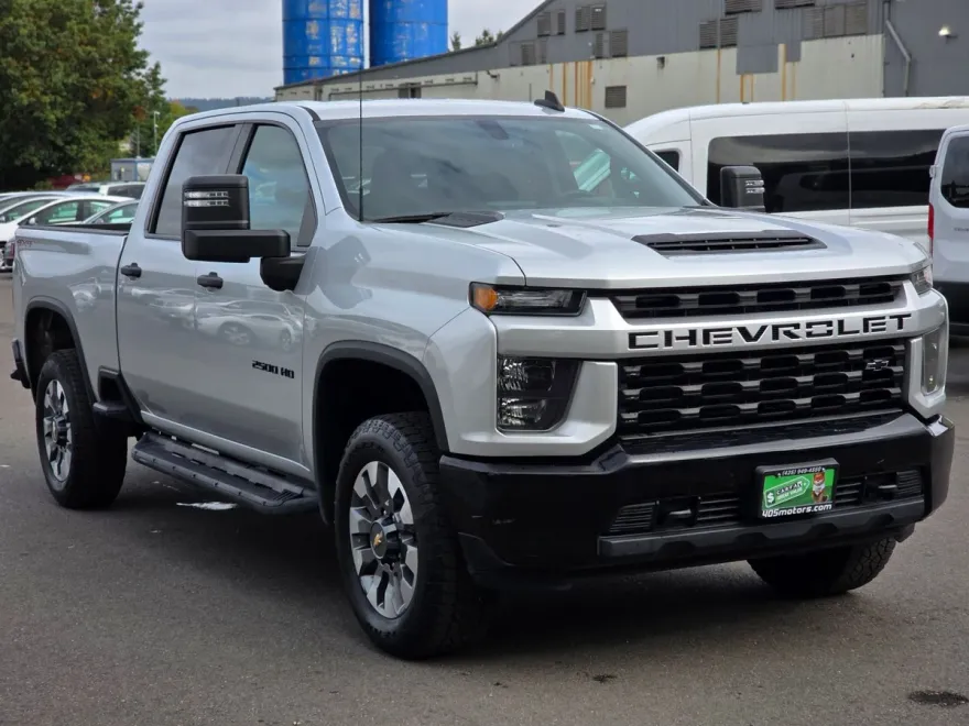 2021 Chevrolet Silverado Custom photo 1