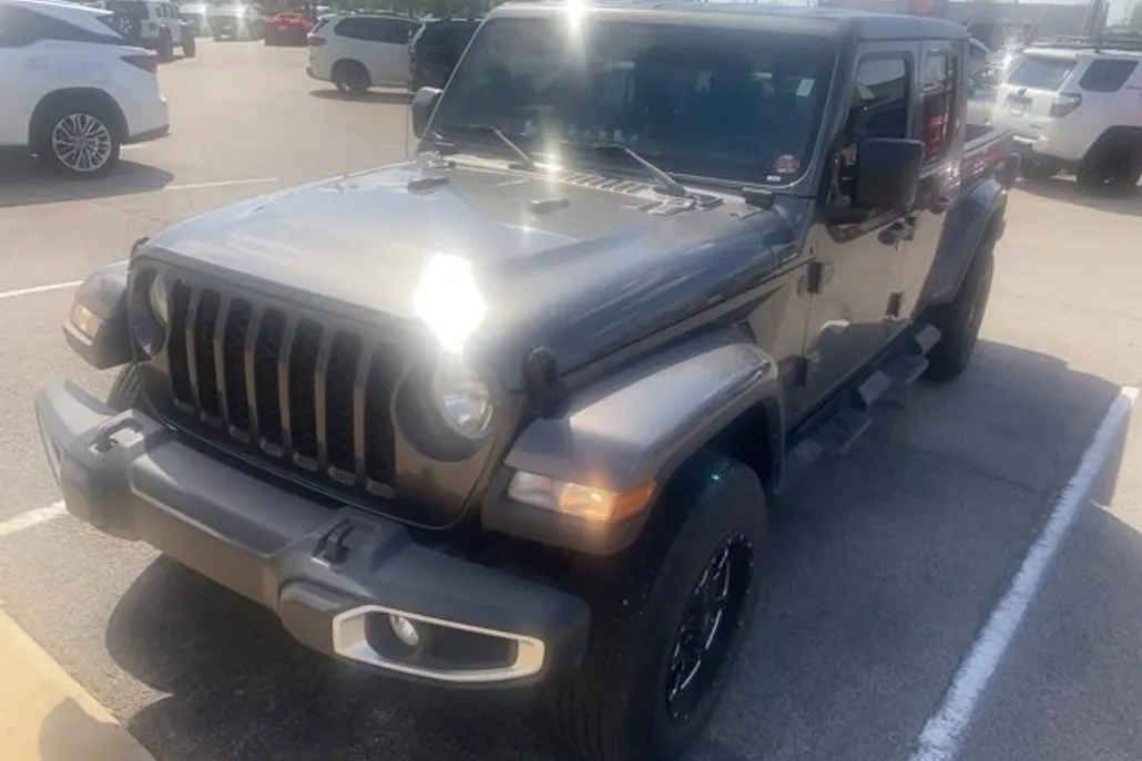 2022 Jeep Gladiator Sport S photo 1