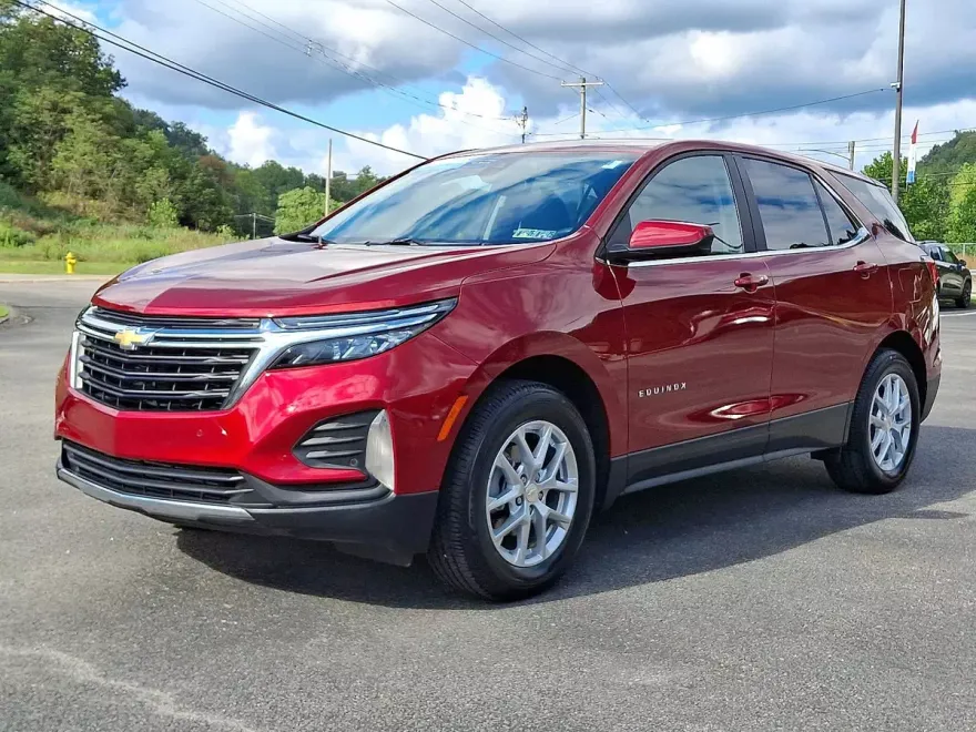 2023 Chevrolet Equinox LT photo 1