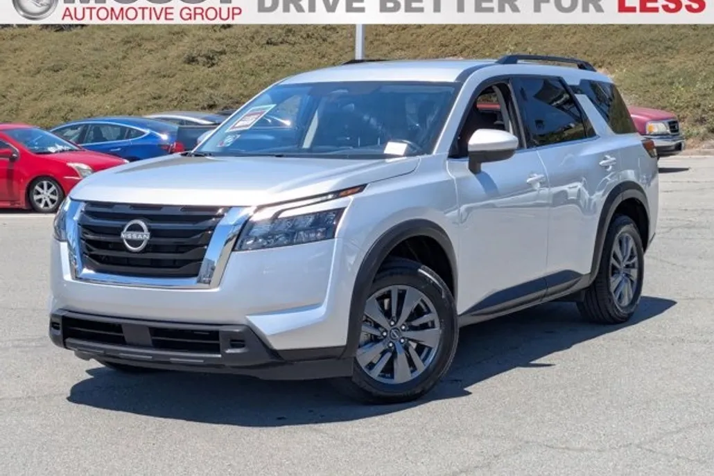 2023 Nissan Pathfinder SV photo 1
