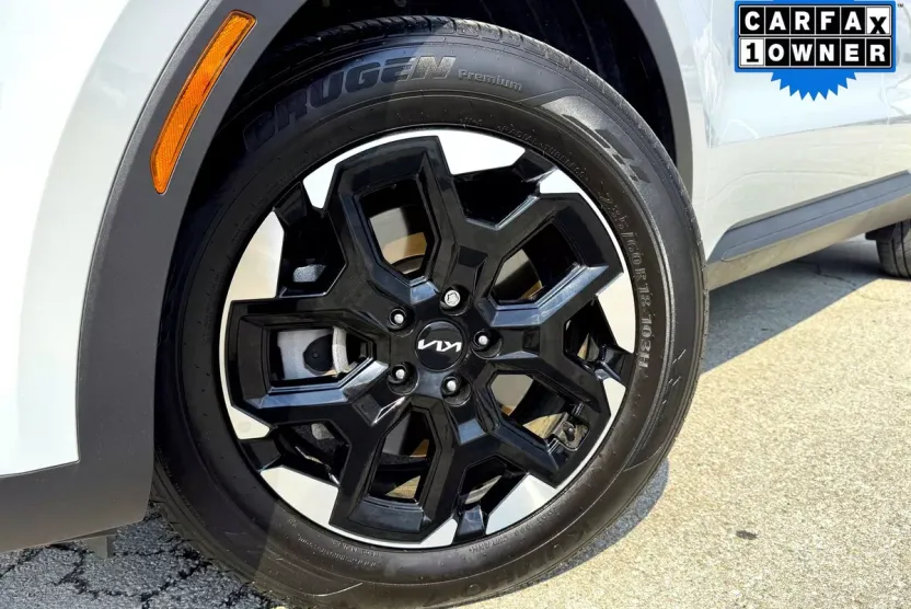 2025 Kia Sorento S photo 1