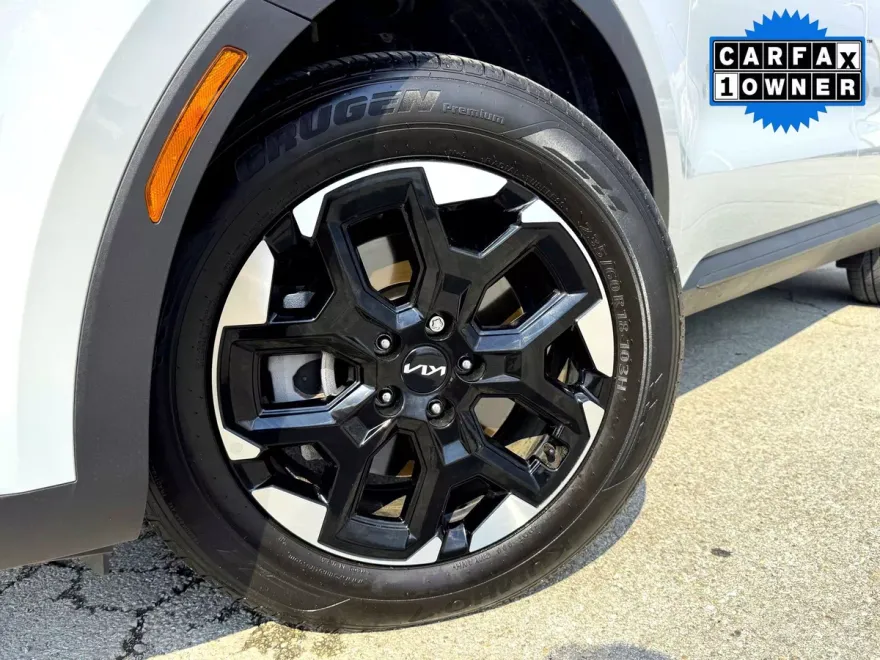 2025 Kia Sorento S photo 1