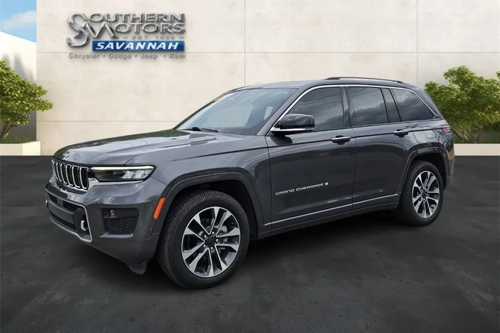 2023 Jeep Grand Cherokee Overland photo 1