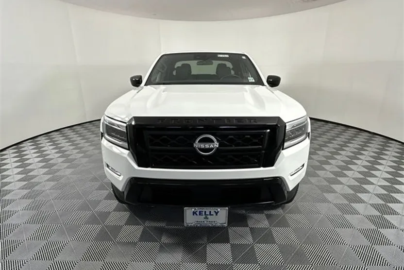 2023 Nissan Frontier SV photo 1