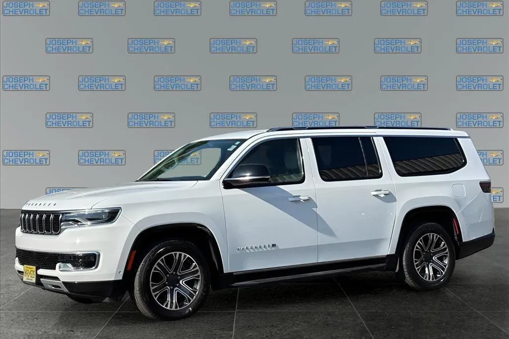 2024 Jeep Wagoneer L Series II photo 1