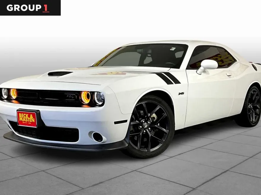 2023 Dodge Challenger R/T photo 1