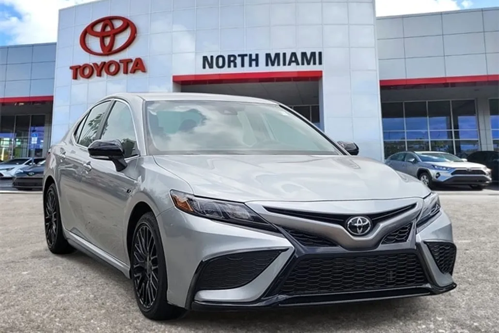 2024 Toyota Camry SE photo 1