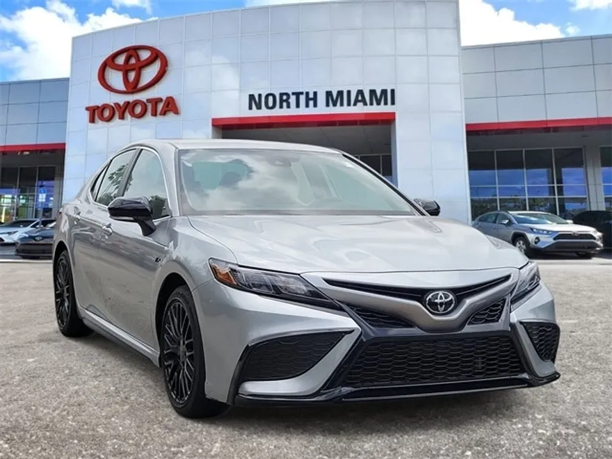 2024 Toyota Camry SE photo 1