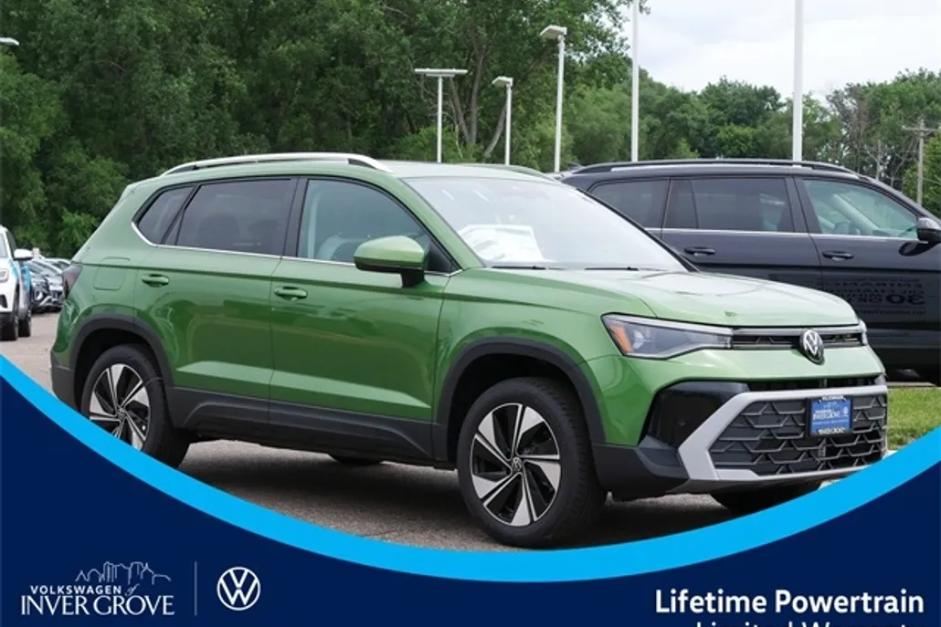 2025 Volkswagen Taos SE photo 1