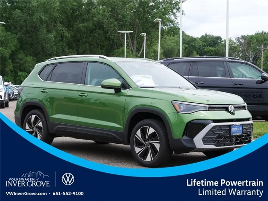 2025 Volkswagen Taos SE photo 1