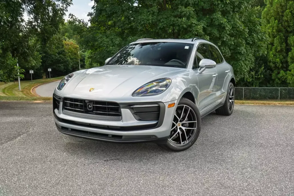 2023 Porsche Macan Base photo 1