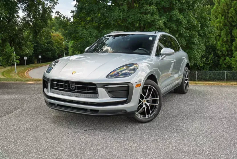 2023 Porsche Macan Base photo 1