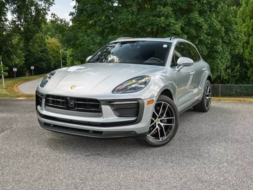 2023 Porsche Macan Base photo 1
