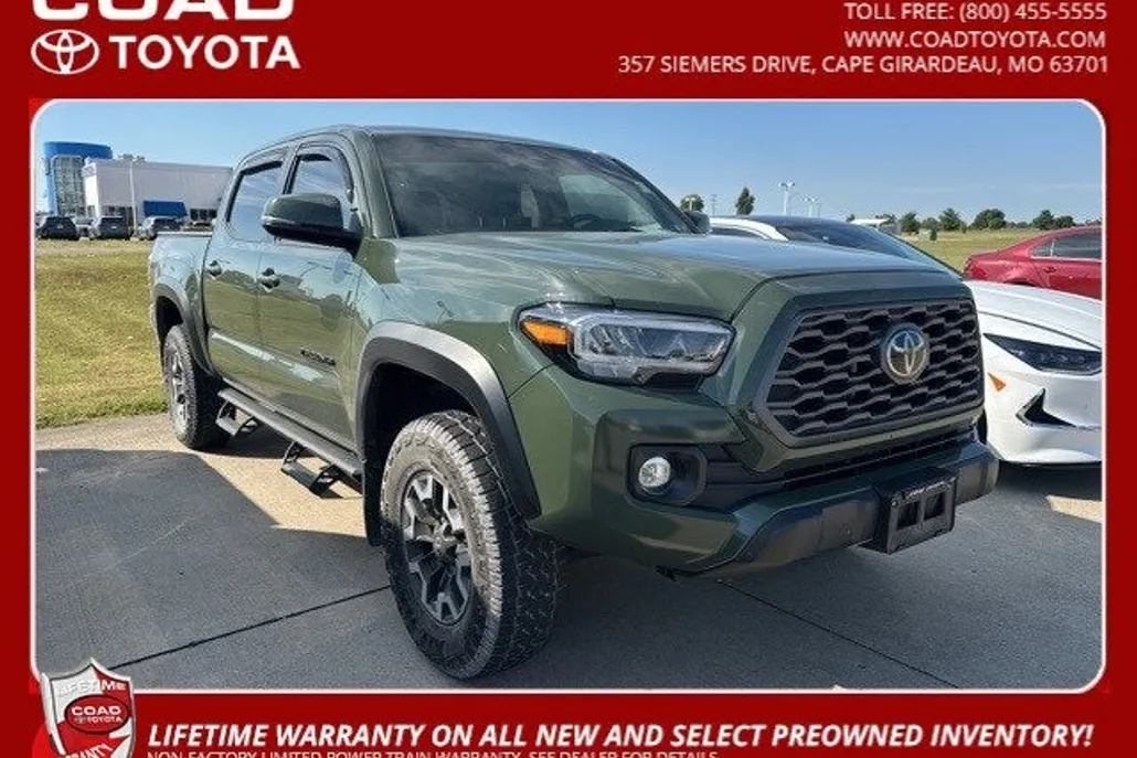 2022 Toyota RAV4 LE photo 1